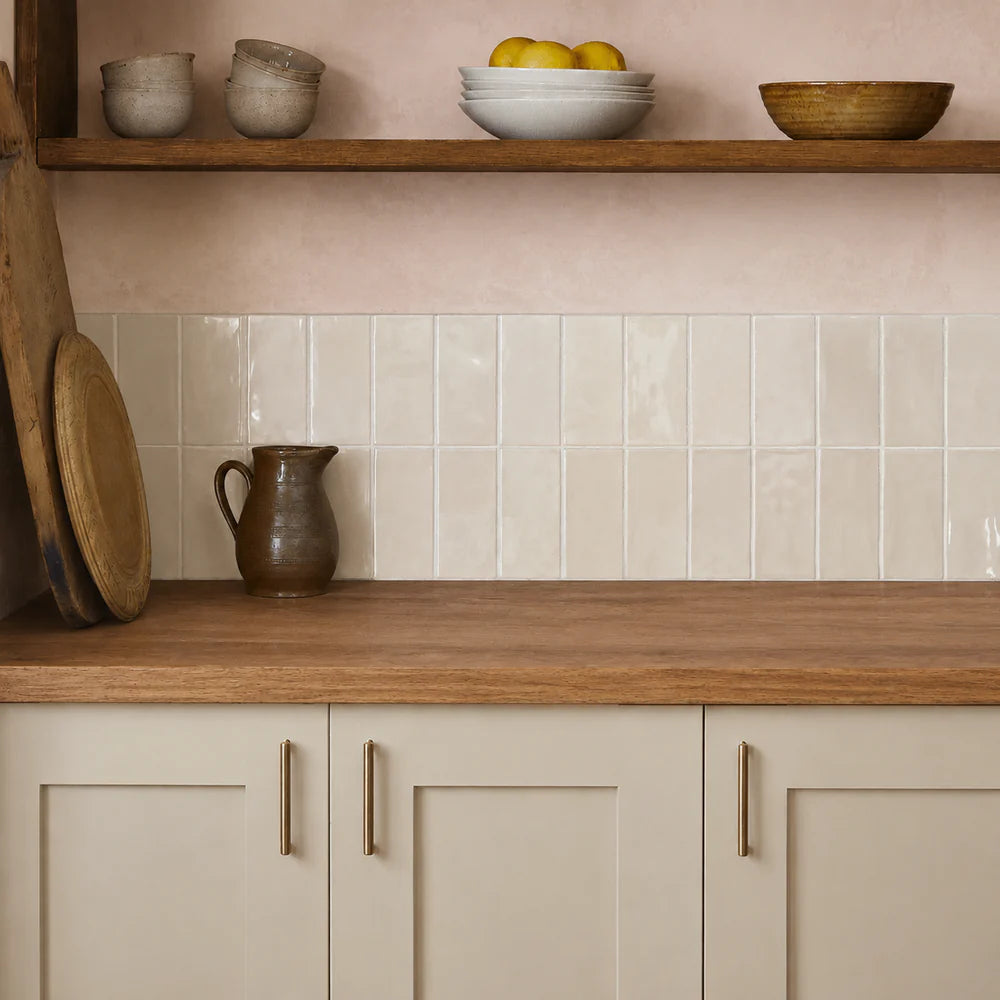 Moth Glazed Metro (Pearl Pale)