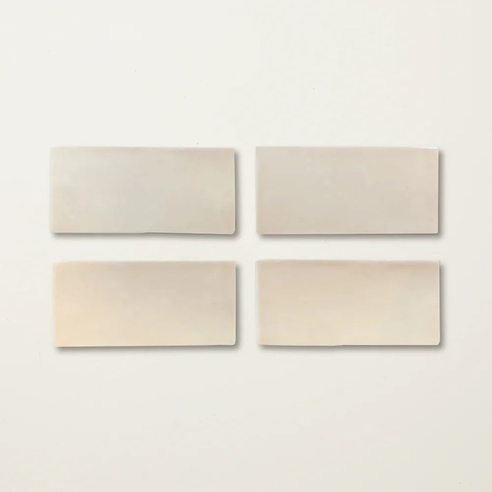 Moth Glazed Metro (Pearl Pale)