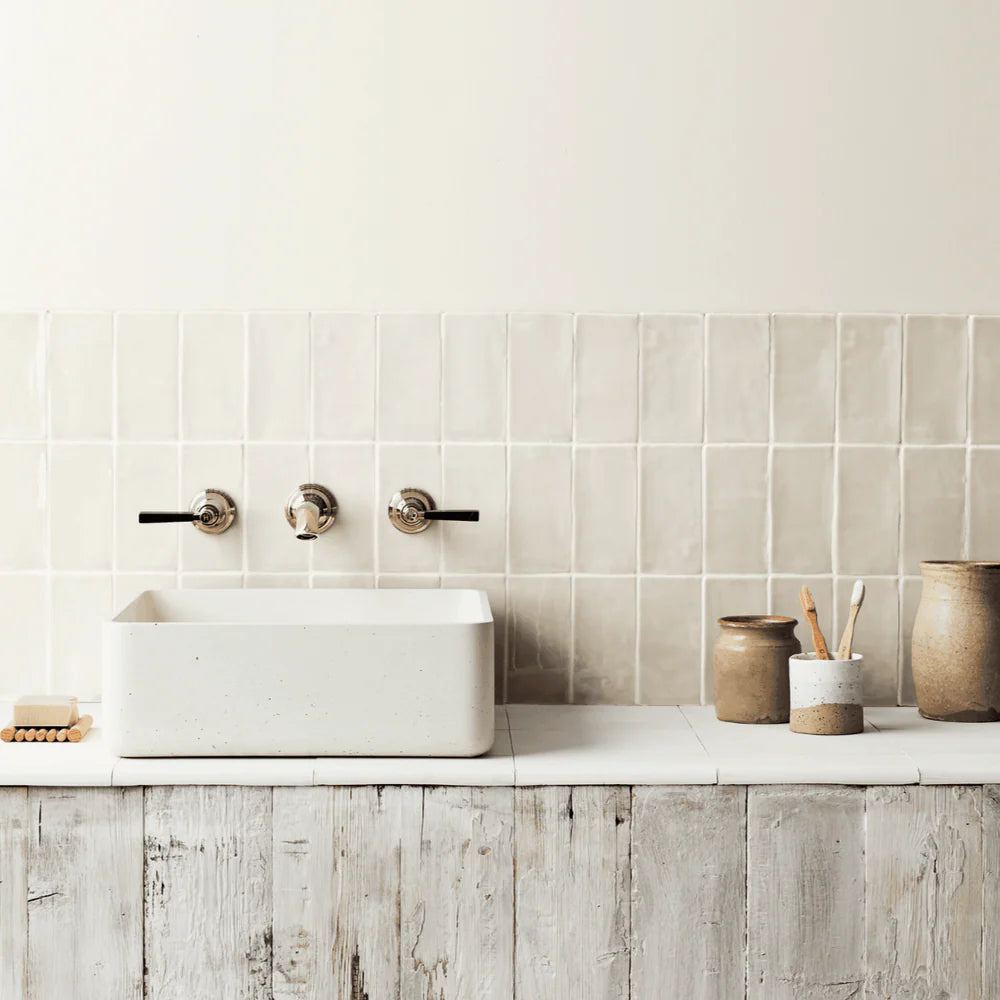 Moth Glazed Metro (Pearl Pale)
